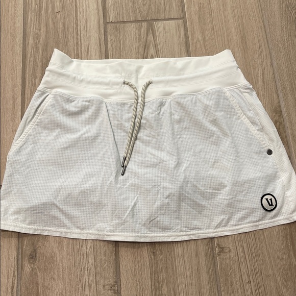 Vuori Dresses & Skirts - VUORI Seabreeze High Rise Skirt White Sz S VW394